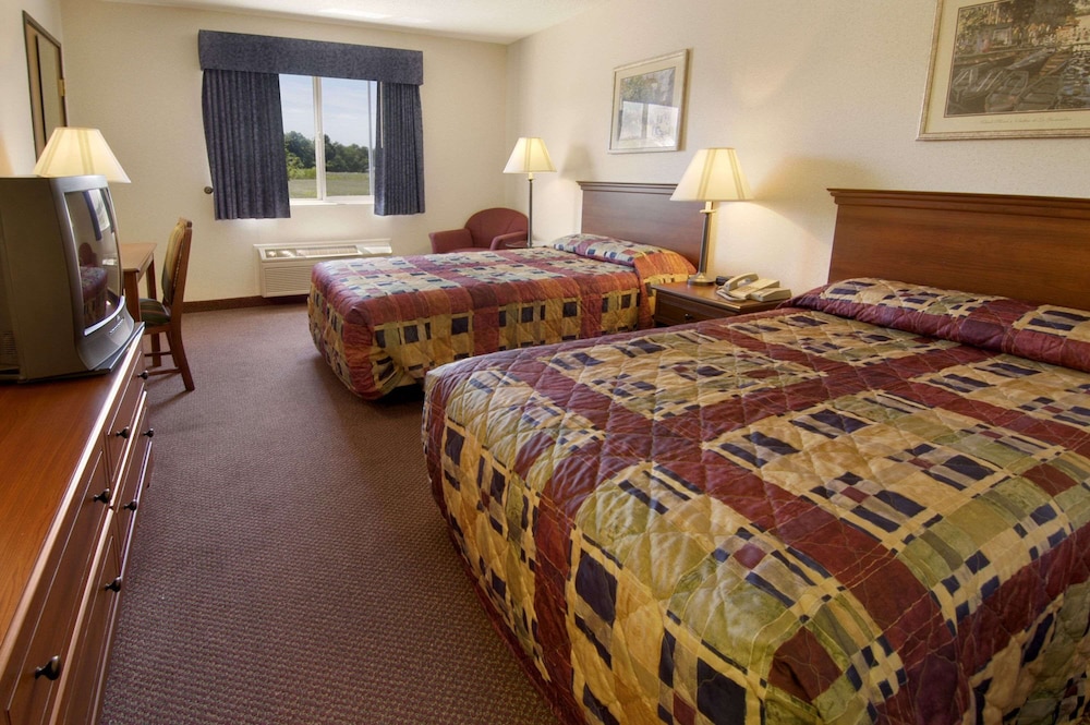 Baymont by Wyndham Dowagiac view 3