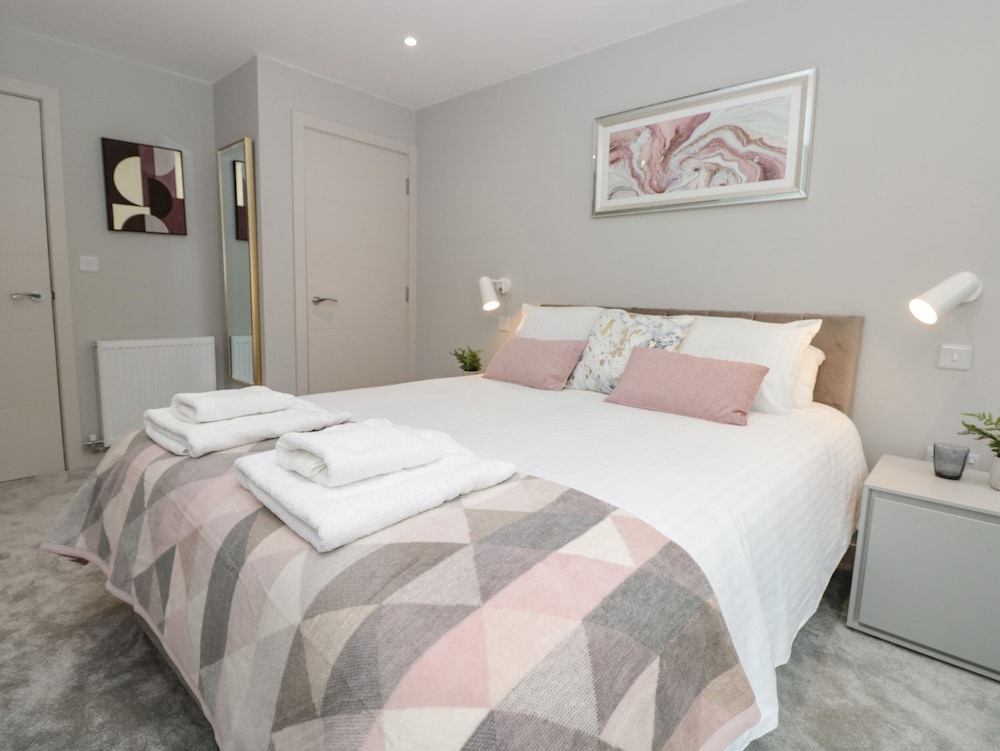 1 De Courcey House