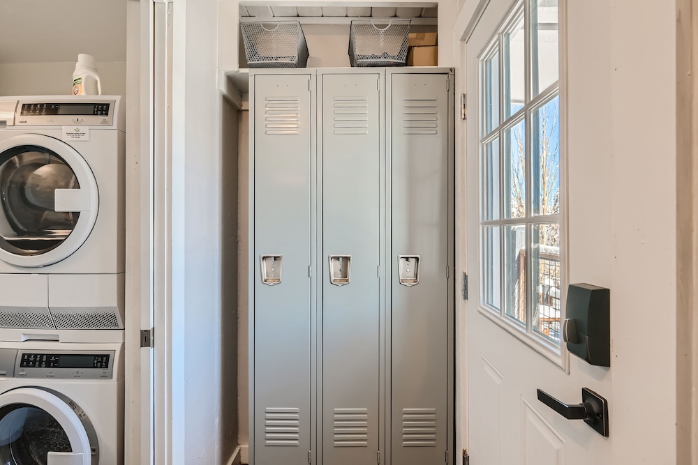 Top Floor Unit Best Location Alpine 303 Condo near to city attractions by RedAwning view 2