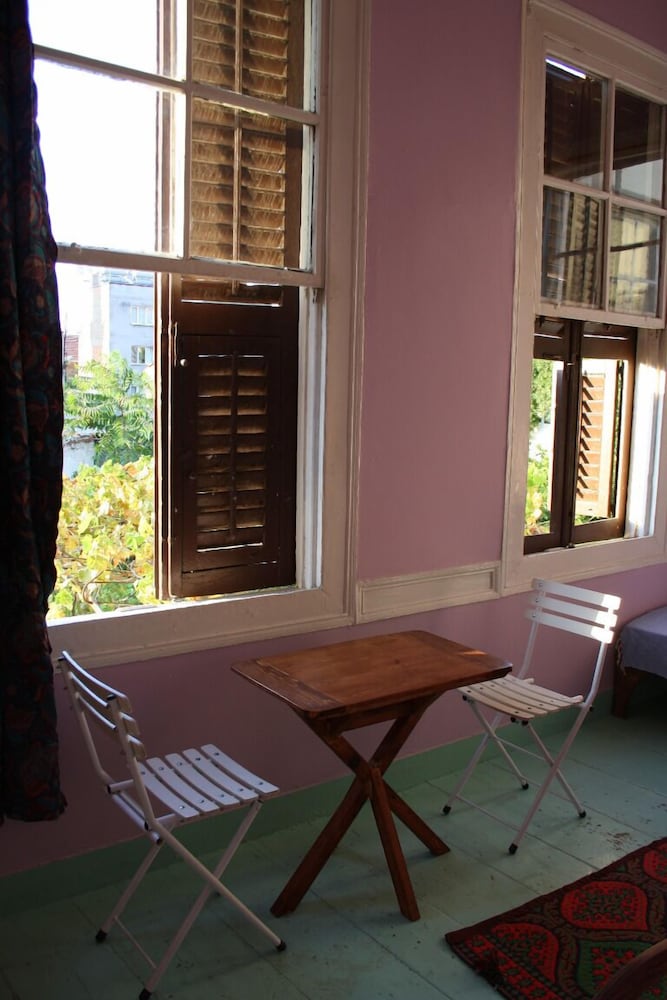 Lotus Garden Hostel - Image 25