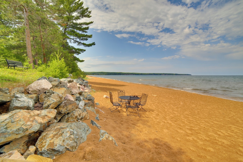 Private Sandy Beach: Lake Superior Group Retreat