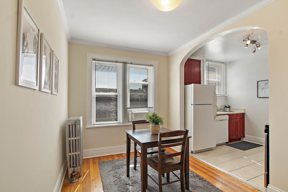 Ideal 1BR Apt - Cullom C2