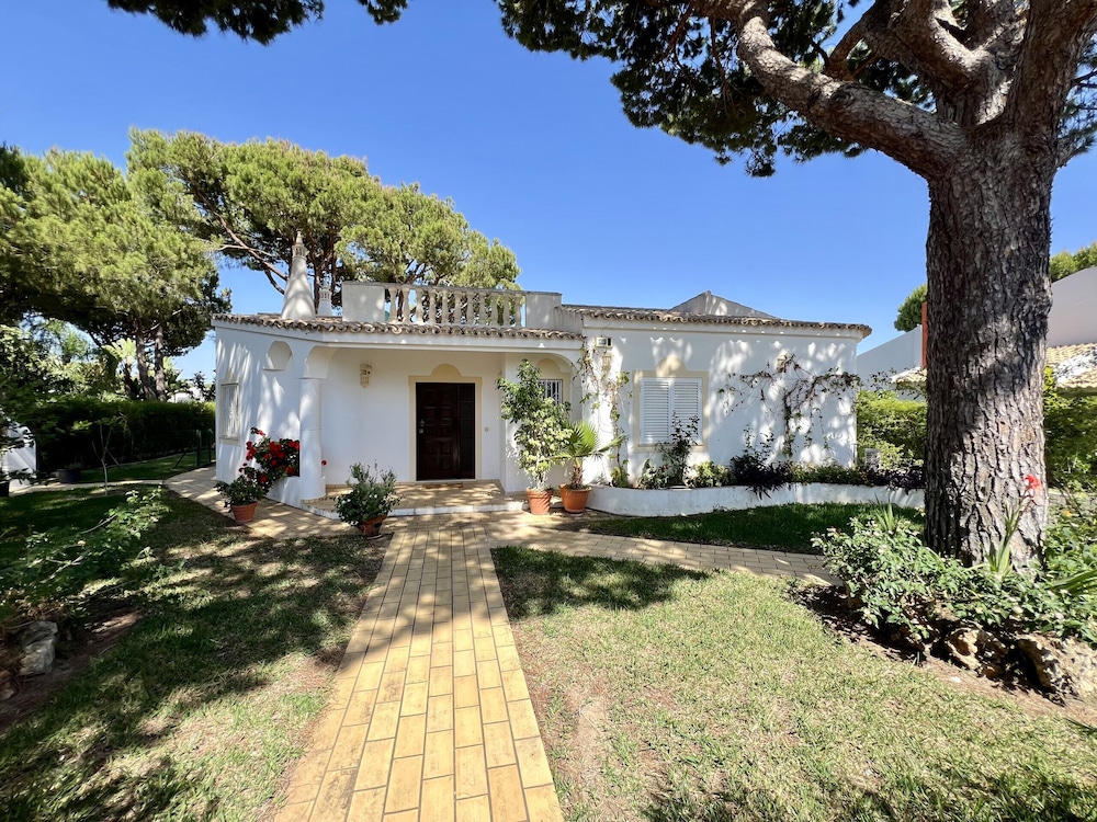 Vilamoura White House Villa by Homing