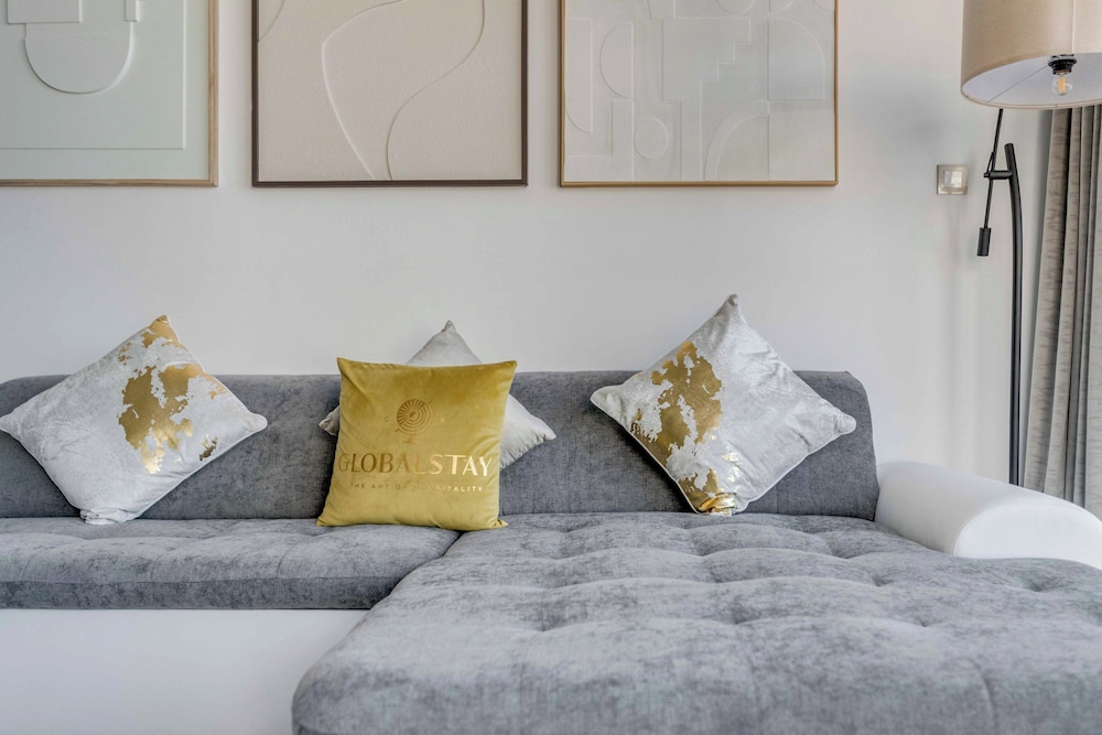 Globalstay Luxury Azizi Mina Beachfront