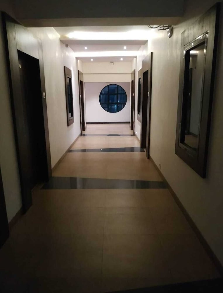 HOTEL HILL VIEW