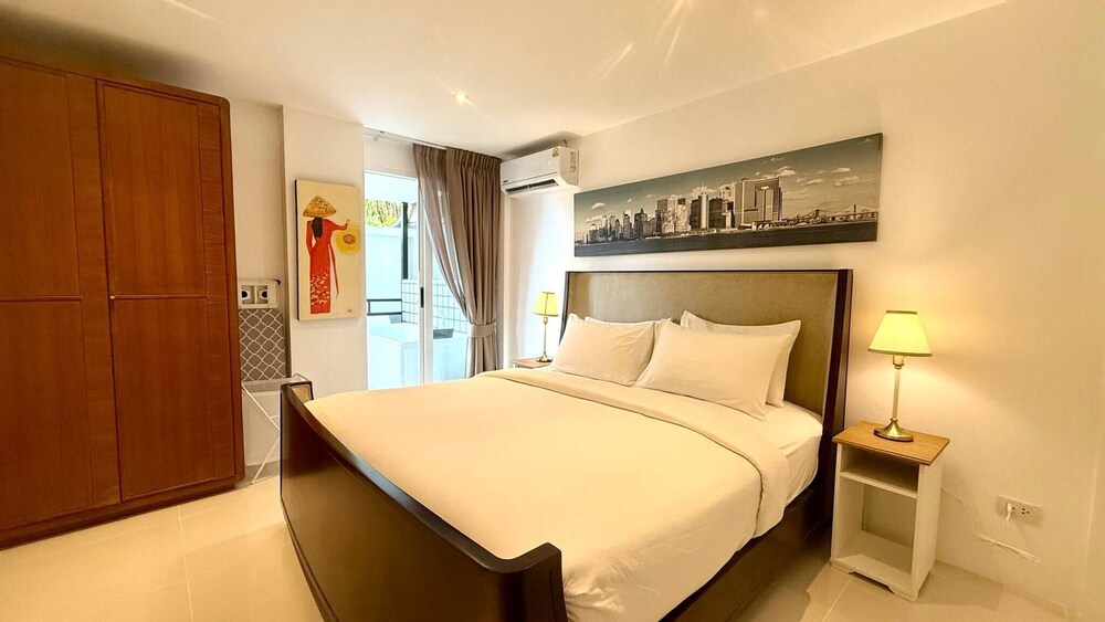 B11 Sunset Plaza Partial Seaview 1 Bedroom 1 Bathroom With Large Jaguzzi