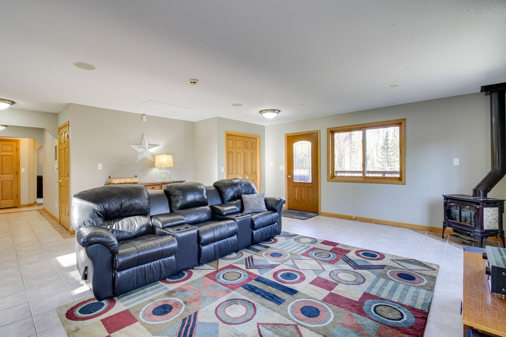 Peaceful Hibbing Getaway: Heated Floors, Fire Pit!