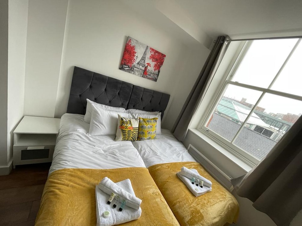 Webberley Stylish Studio 9A Twin Bed view 3
