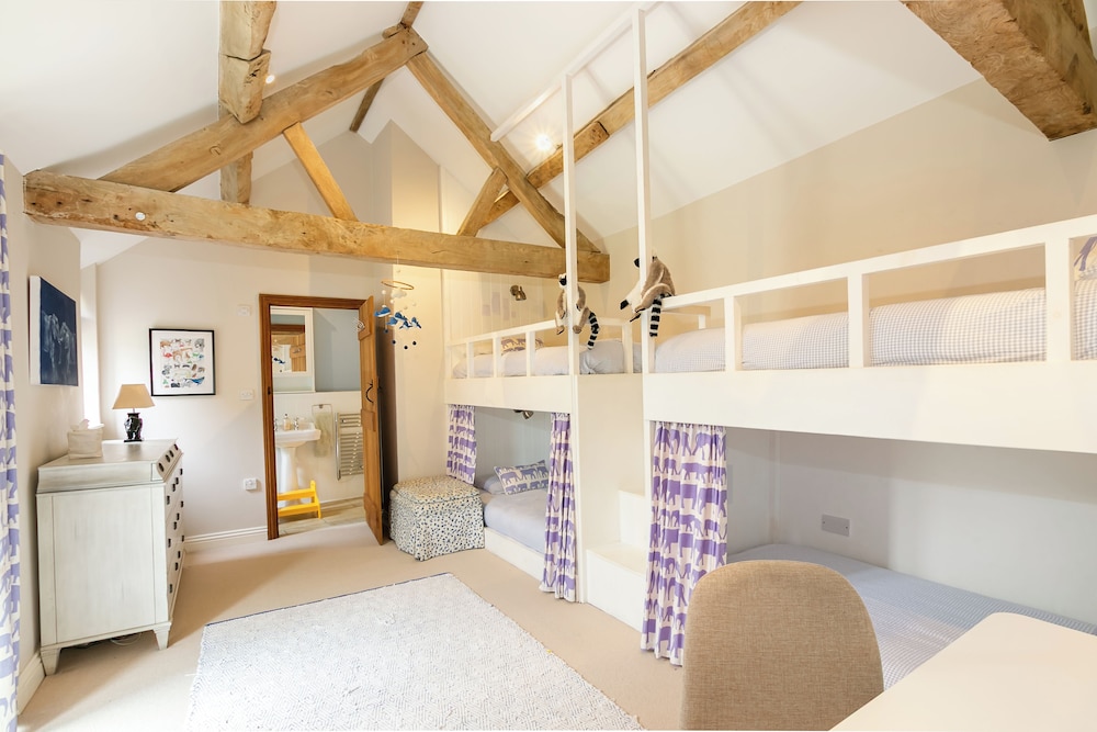 Stunning 4BD Family Home Near Banbury