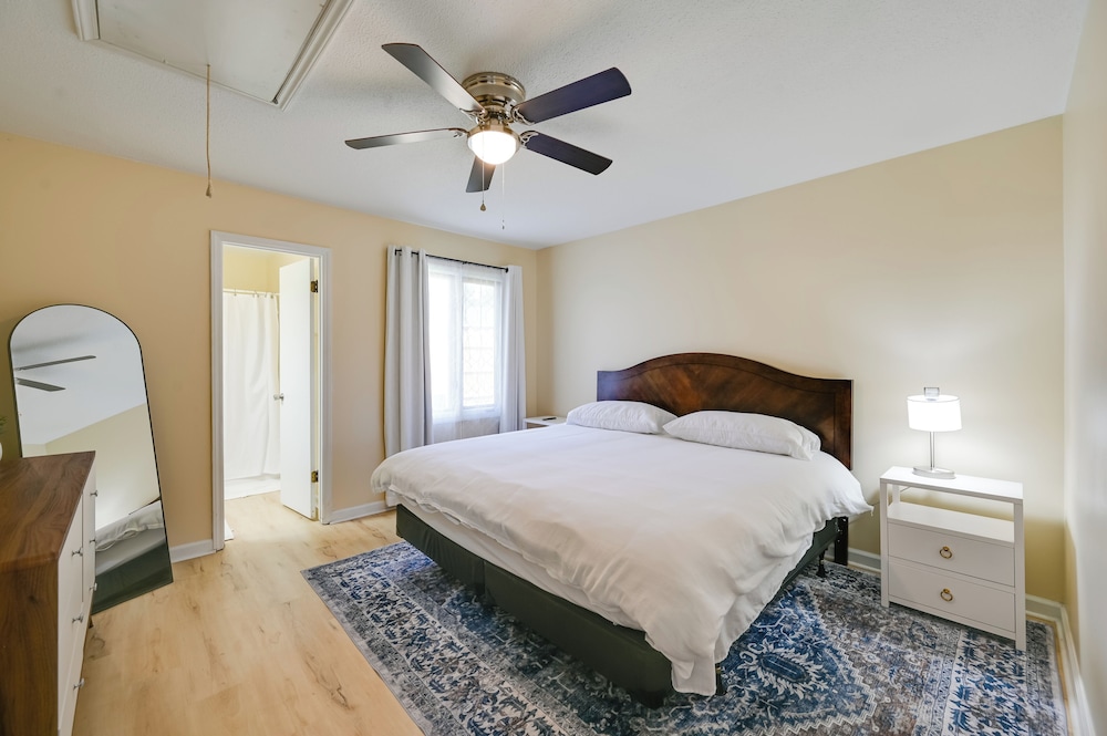 Greenville Getaway: Close to Campus + Stadium!