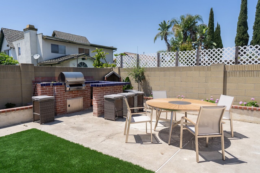 Spacious 4-bedroom Home With Large Yard AND Garage Near Knott S Berry Farm p67