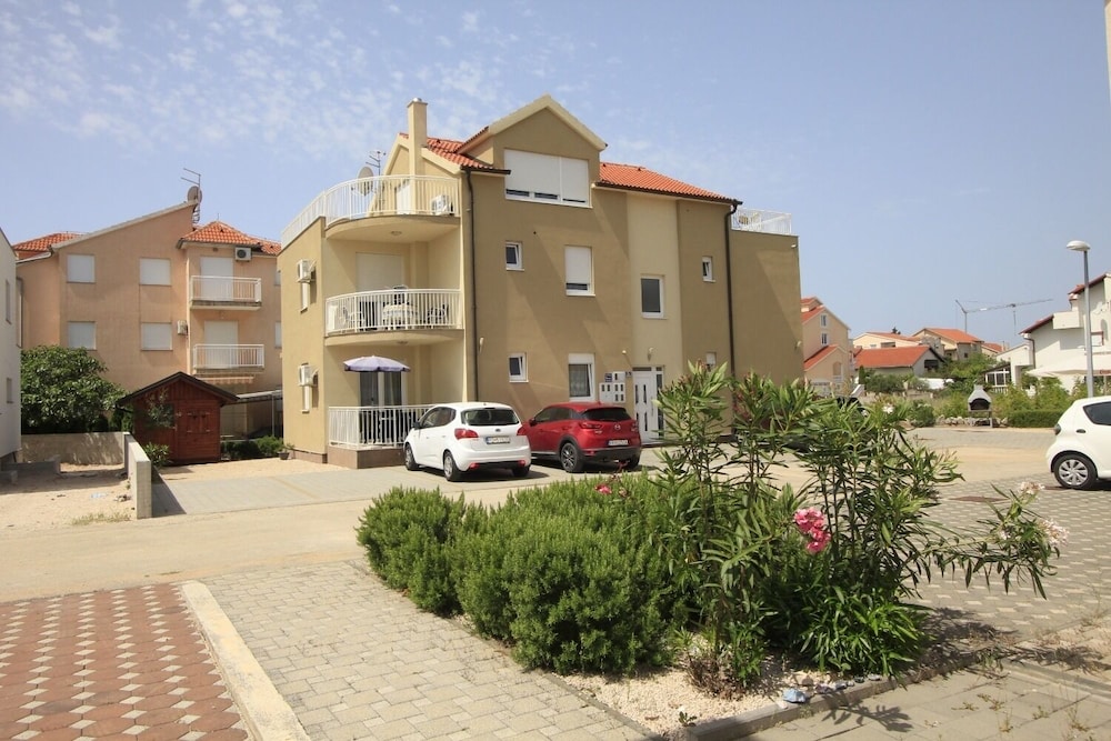 Photo 11