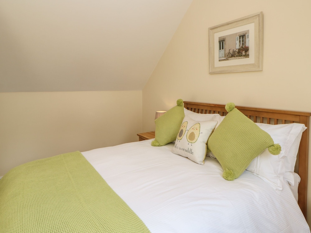 Ferngrove Cottage view 2