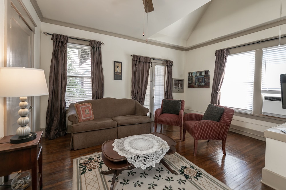 Memphis Belvedere Suites