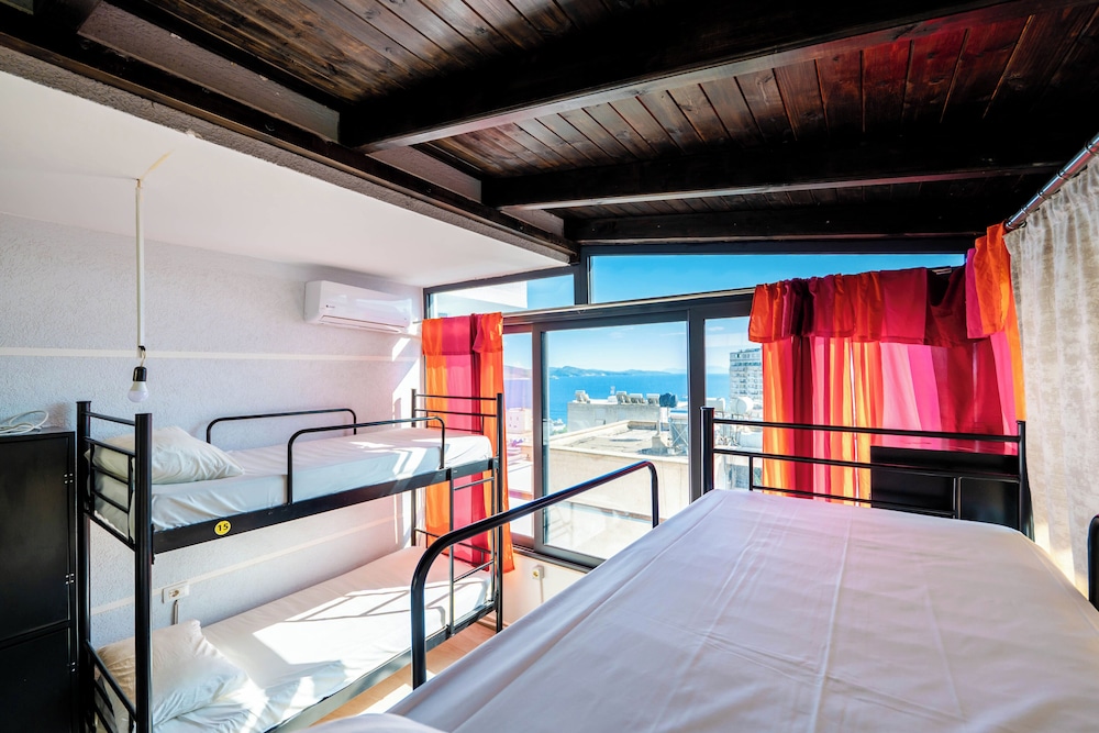 Lazy Roo Hostel Saranda