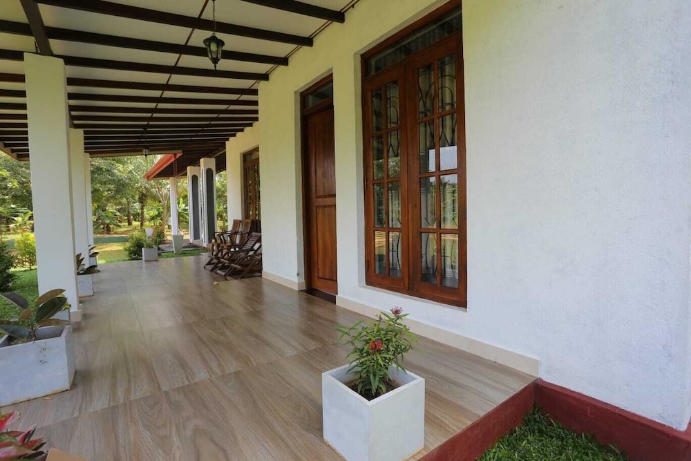 Kumbuk Sewana Villa