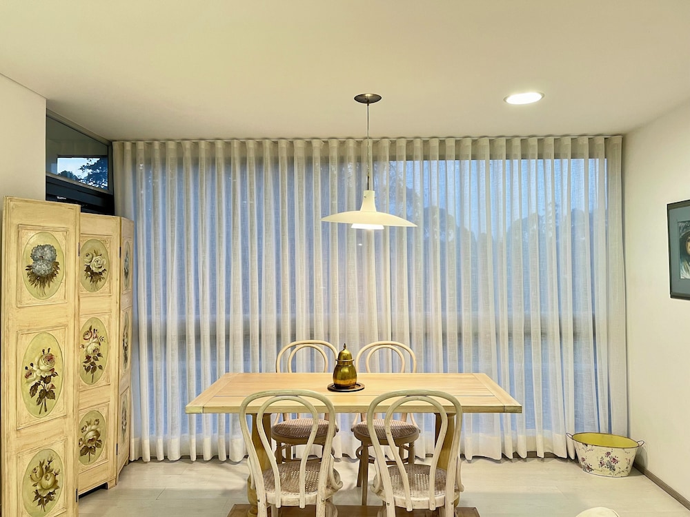Room in B&B - Suite in Portanova Hotel- Near Airport