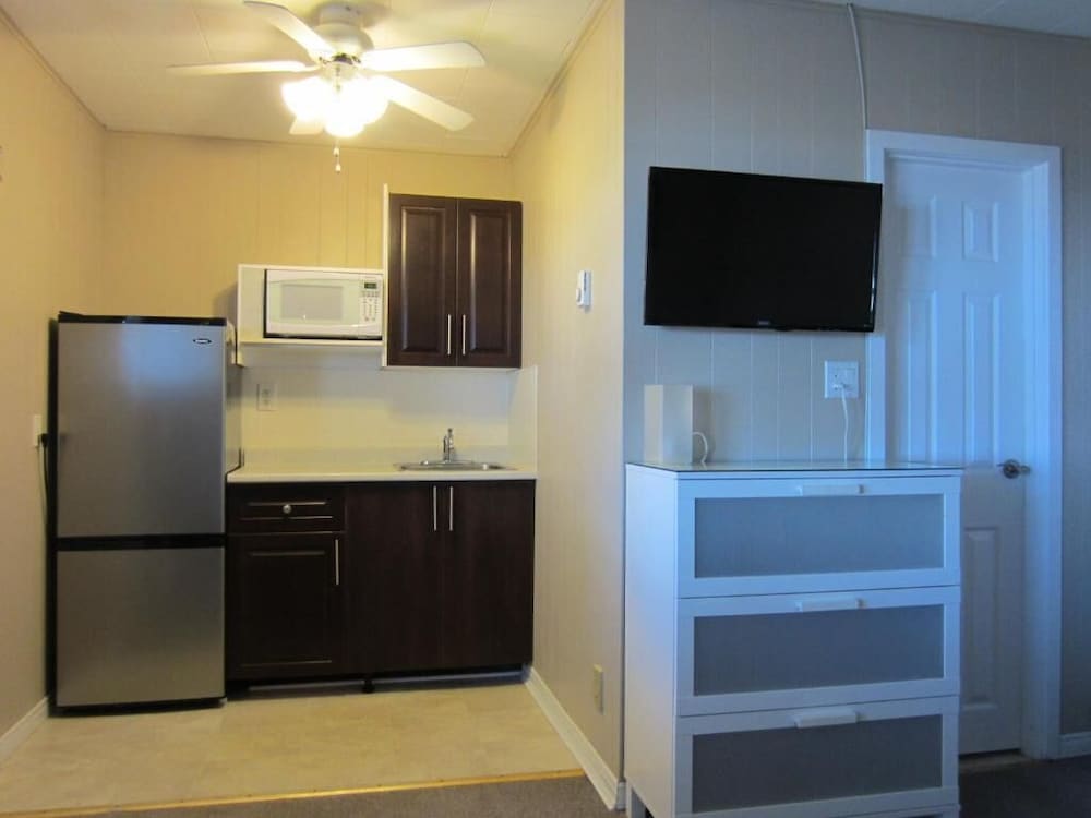 Balm Beach Resort & Motel