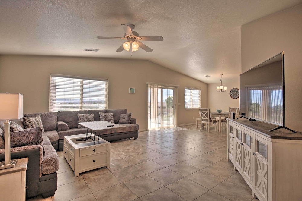 3 Mi to Beach & Boat Launch: Lake Havasu Home!