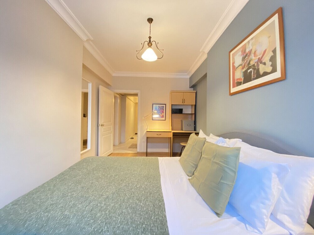 Missafir Sleek Flat in Nisantasi With Terrace