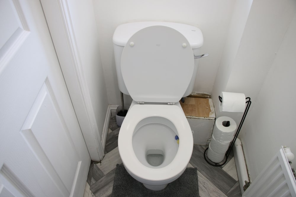 3 Bedroom House Close to City Centre/ Free Parking