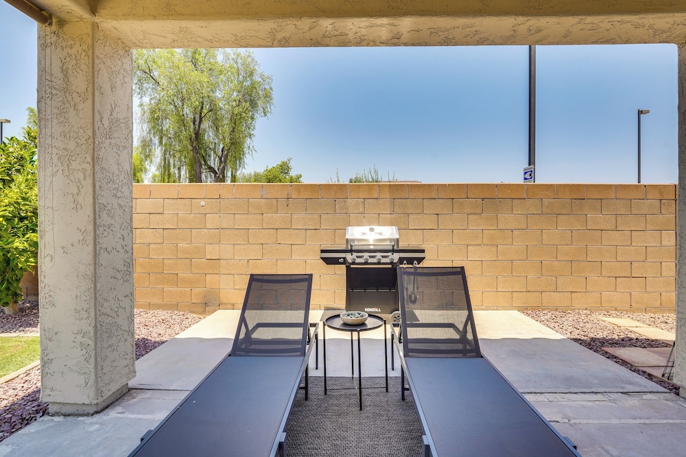 Heated Pool & Yard: Gilbert Getaway!