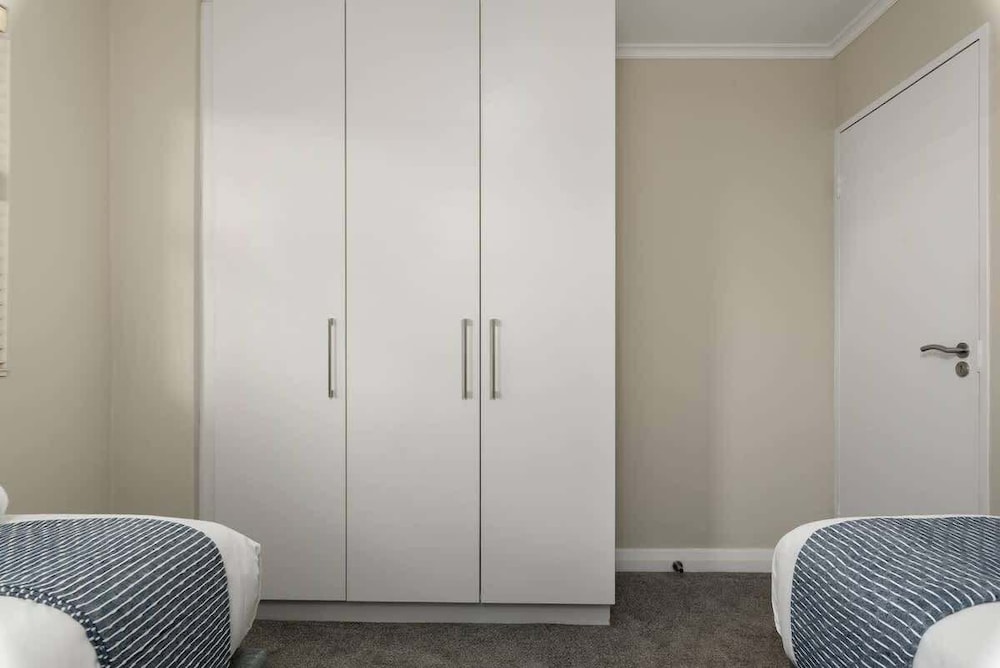 Modern 2 Bed Century City Apartment, Pool + Braai