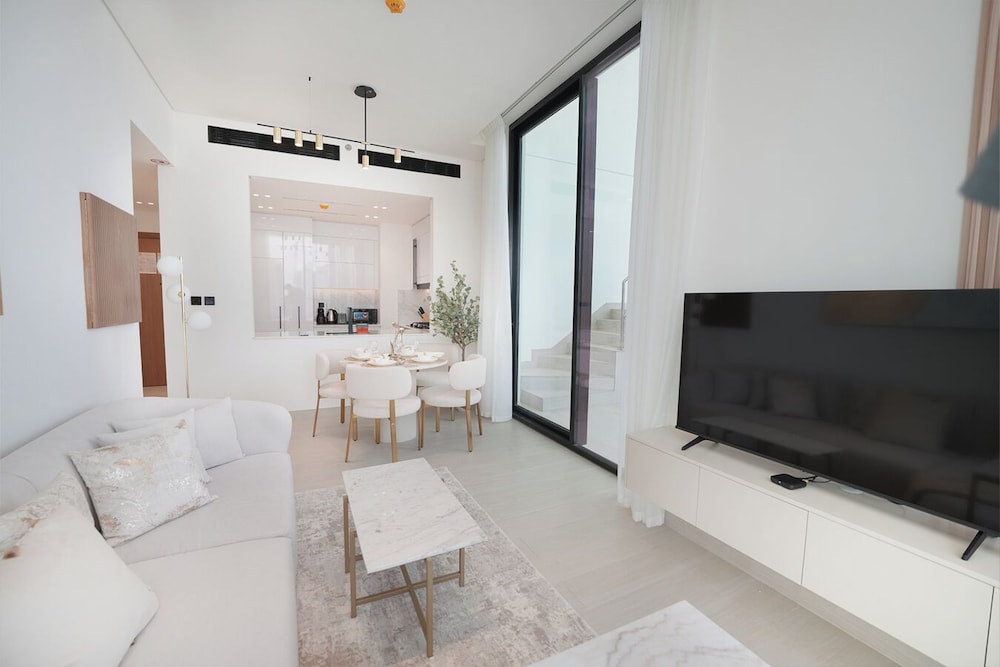 Easygo- Lux 2BR / Private Pool JVC Onyx