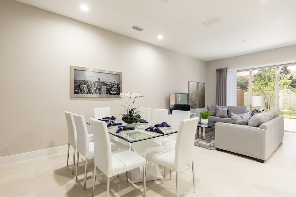 Summerville Vacation Homes by Columbia Management