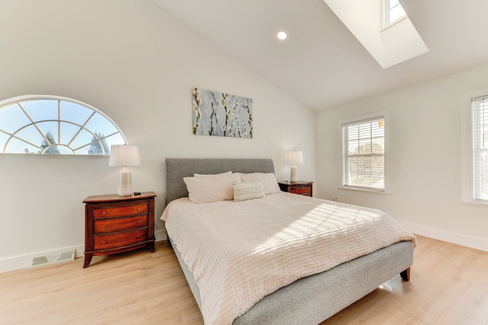 Pet-friendly Lake Norman Retreat w/ Deck & Grill