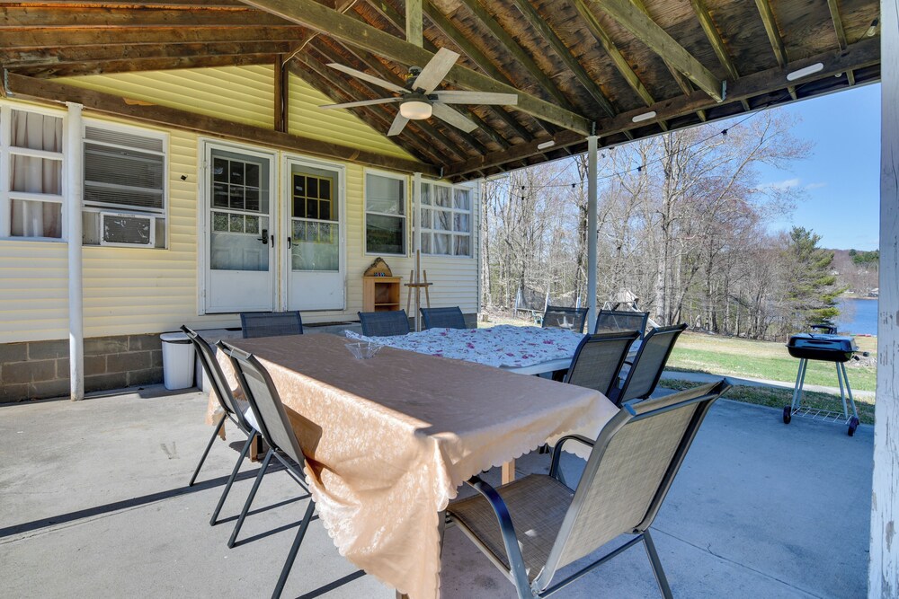 Kayaks & Canoes: Lake-view Retreat in Ellenville!