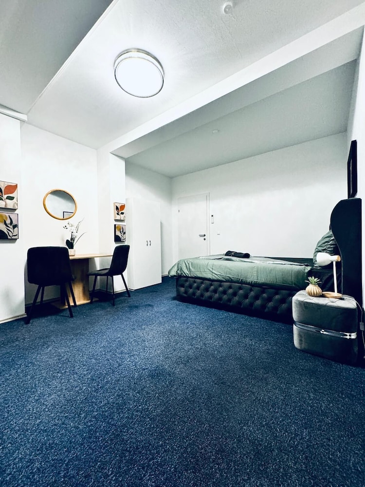 Spacious 7BR Apartment Prime Location