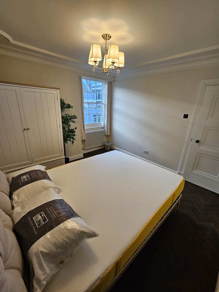 Elegant 3BD Flat Heart of London, Marylebone!
