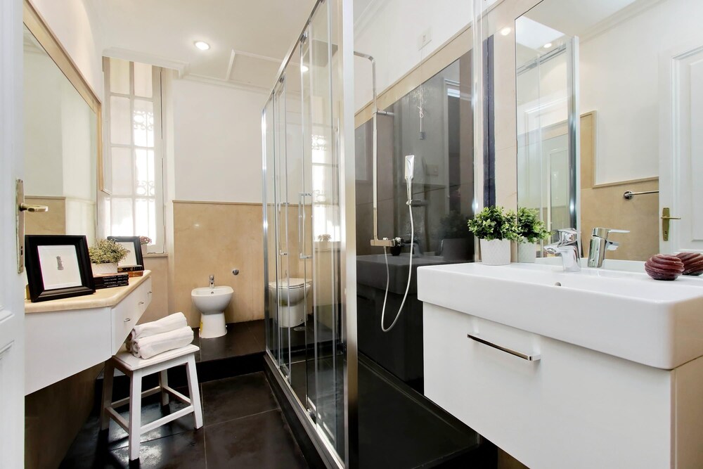 Tiberina Spacious Apartment