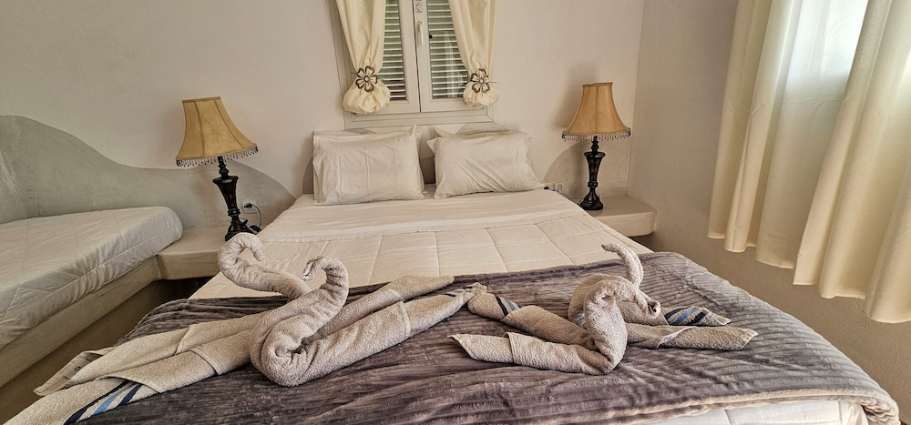 Santorini Studios Pleasure By The Sea view 3