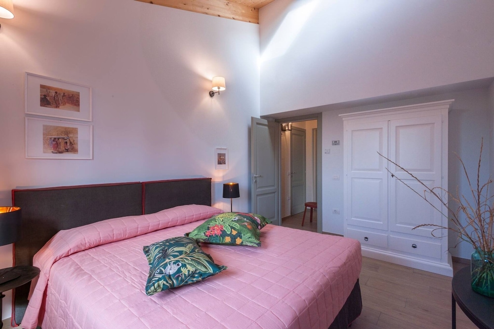 I Gelsi 12 2 by Marche Holiday Villas
