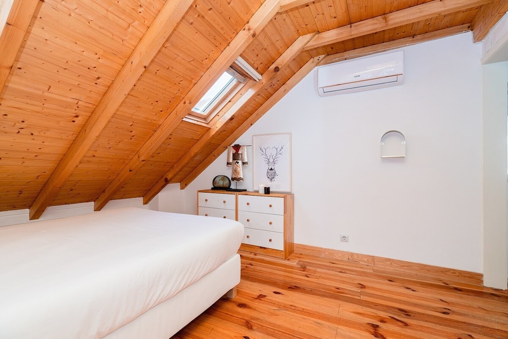 Attic Apartment With Balcony in Bairro Alto view 2