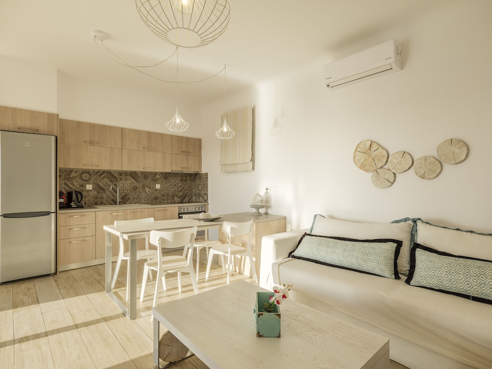 Evi Suites & Villas