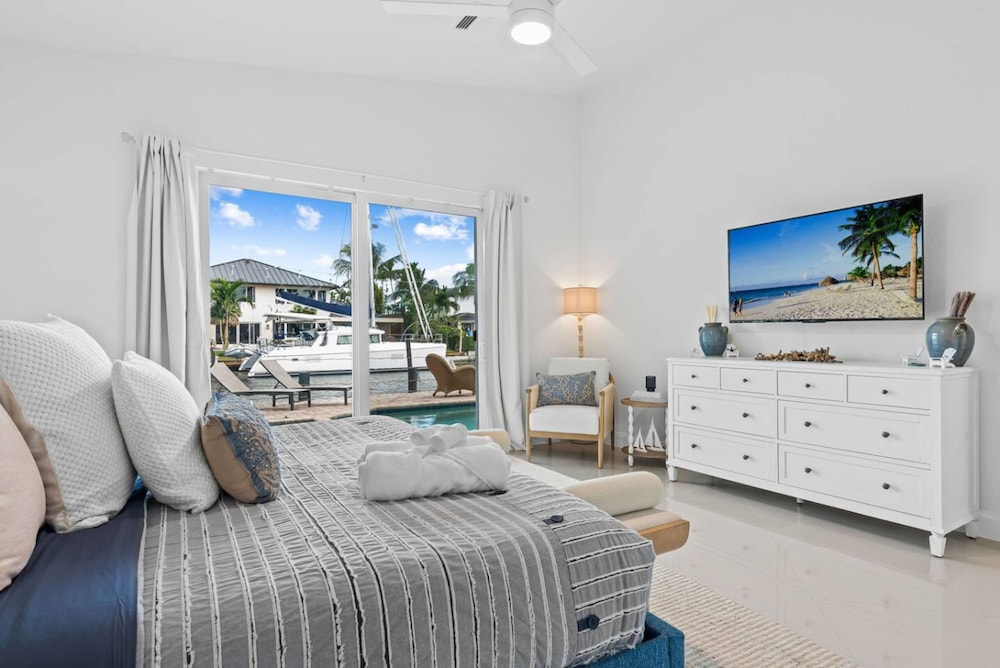 Waterfront Oasis Heated Pool Game Room Gym