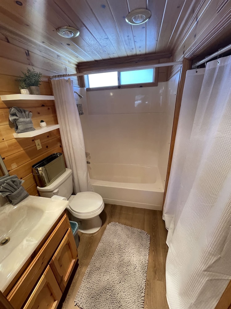 Discover Serenity Cozy Cabin With Mountain Views
