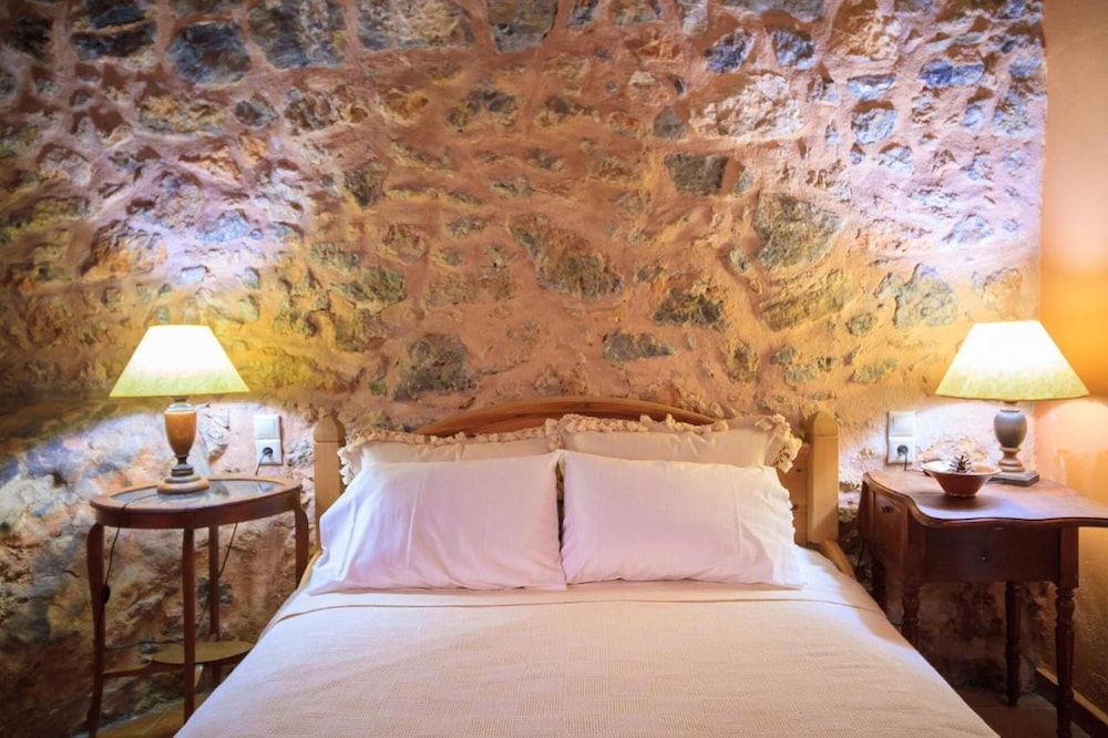 Smaragda Art Country House