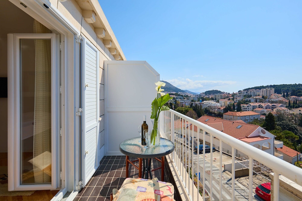 KABLAR'S SUNNY SUITES