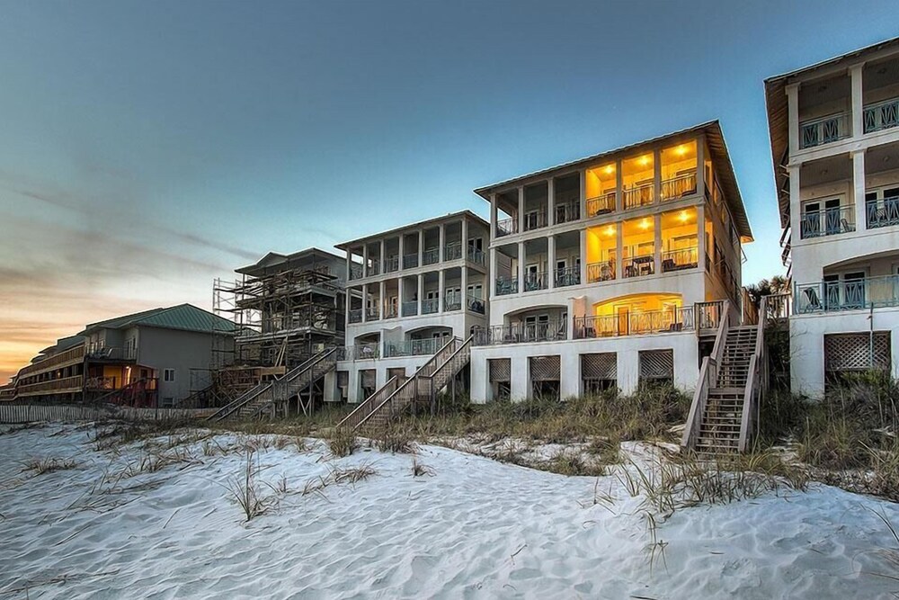 Bella Vizio 5 Bedroom Holiday Home by Five Star Properties