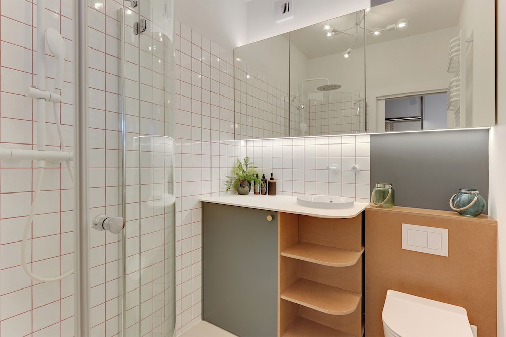 Doki Living - Foodhall & Parking by Downtown Apartments