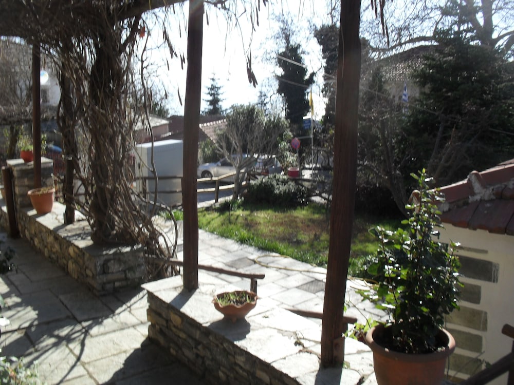 Traditional Guest Home Dimou