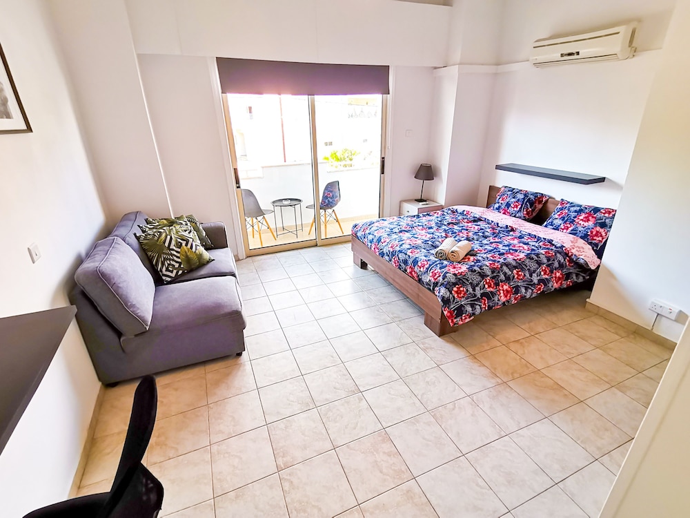 Central Square Nomadic Rooms view 5