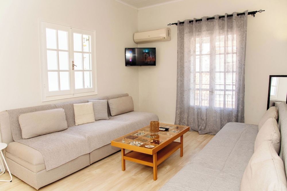 Antonia's Apartments