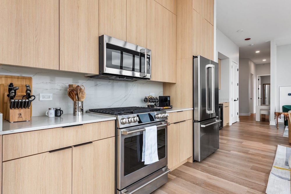 Luxury Penthouse 3BR Prime Location