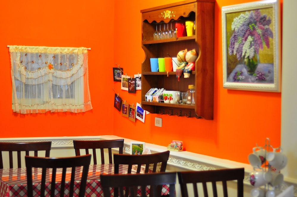 Happy Orange Homestay