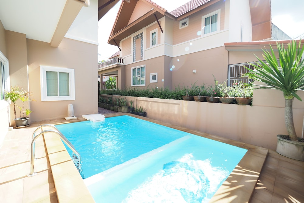 Lana Pool Villa